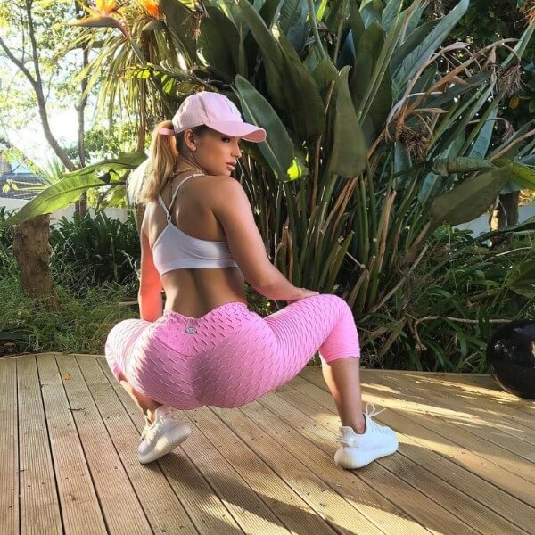 Is It Me, or Are Yoga Pants Getting Tighter and Tighter? (28 Photos) 
