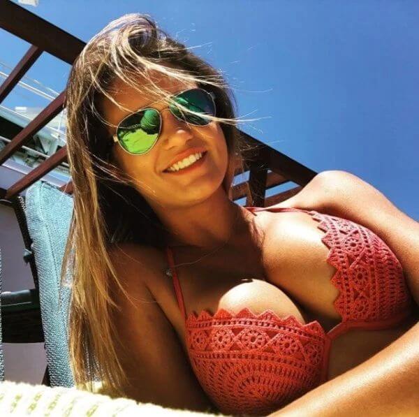 Hot Summer Girls Beauty Like This Belongs on the Iron Throne 