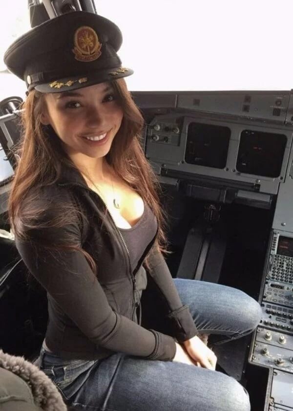 Smiling Busty Hot Girls 