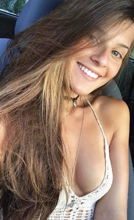 Smiling Busty Hot Girls 