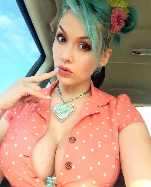 Hot Girls Have a Heaping Handful 