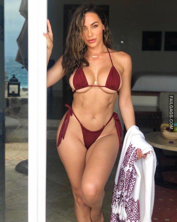 Hot Girls Underboob is Always a Delight to See 