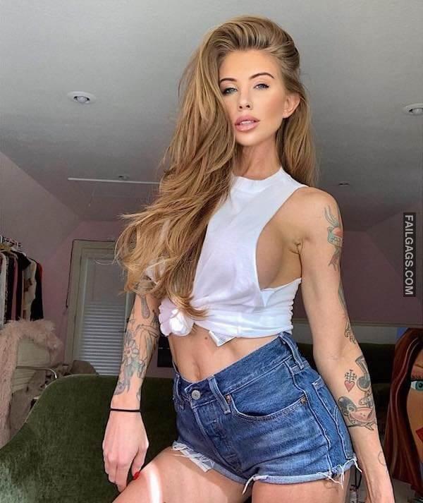 Sexy Girls in Short Shorts 