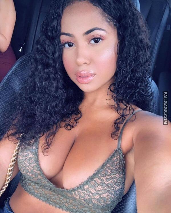 Busty Ladies Cleavage 