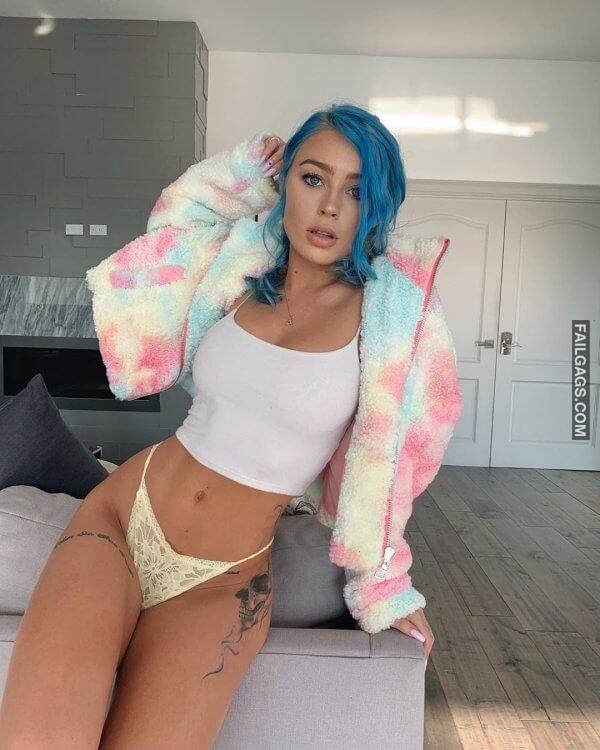 Hot Big Tits Girls in White T shirt 7