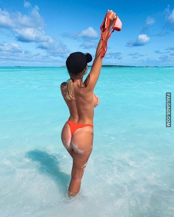 Hot Girls in Bikini Showing Big Ass 7