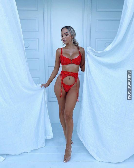 Sexy Girls in Lingerie 2