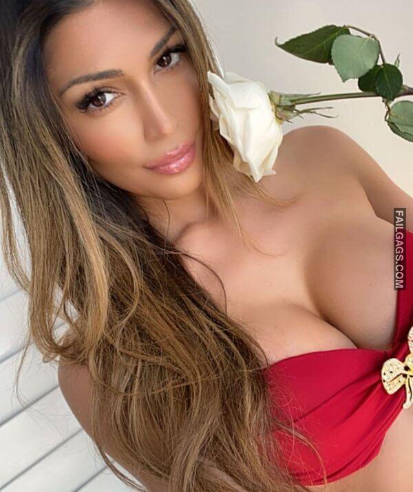 Hot and Sexy Girls Showing Off Their Boobs and Cleavage 15