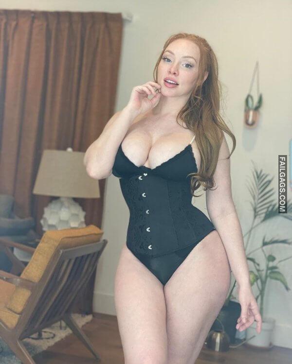 Sexy Curvy Busty Girl in Corset 7