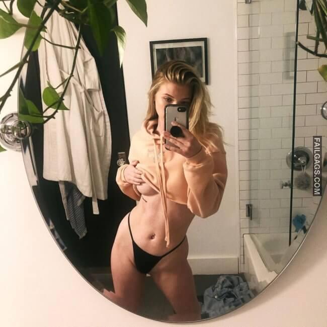 Hot Girls Taking Mirror Selfies 2