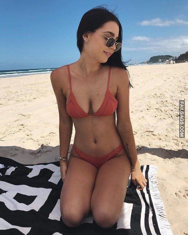 beautiful teen girls in bikini showing sexy body 2