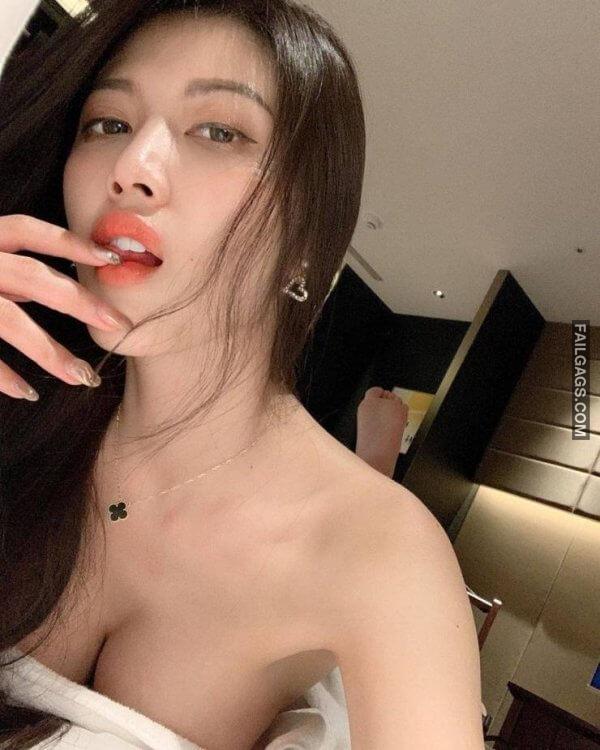 Sexy Tantalizing Girls in Towels 16