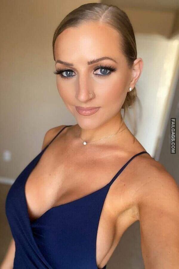 Cute Teen Girls With Huge Sideboob 8