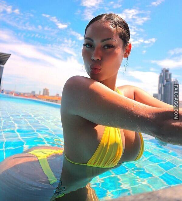 Sexy Girls With Big Boobs Showing off Their Sideboob 13