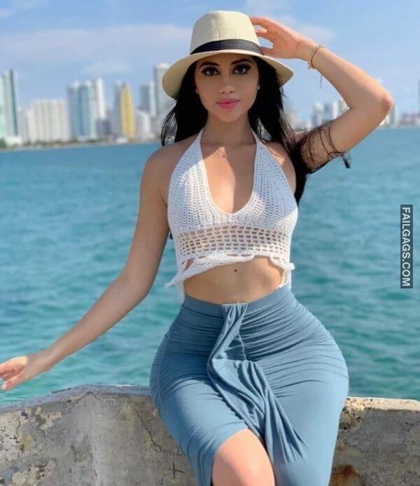 Sexy Teen Girls With Hourglass Figure 1