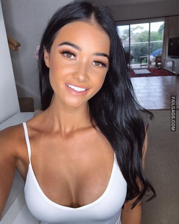 Hot Busty Girls Showing Deep Cleavage 5