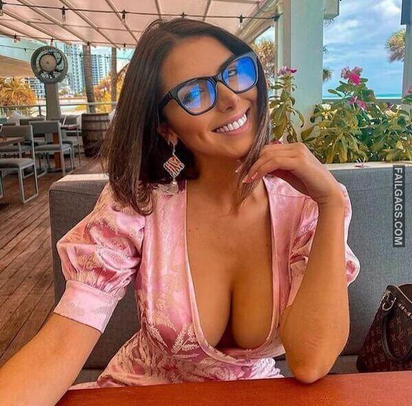 Hot Girls With Dimples Showing Sexy Body 3