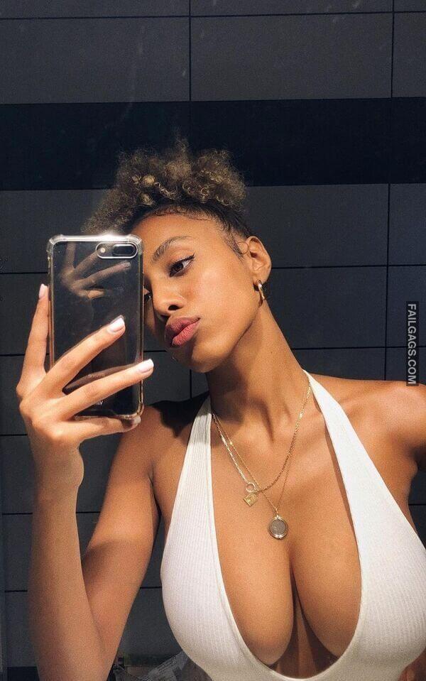 Sexy Teen Girls With Big Boobs Taking Selfie 14