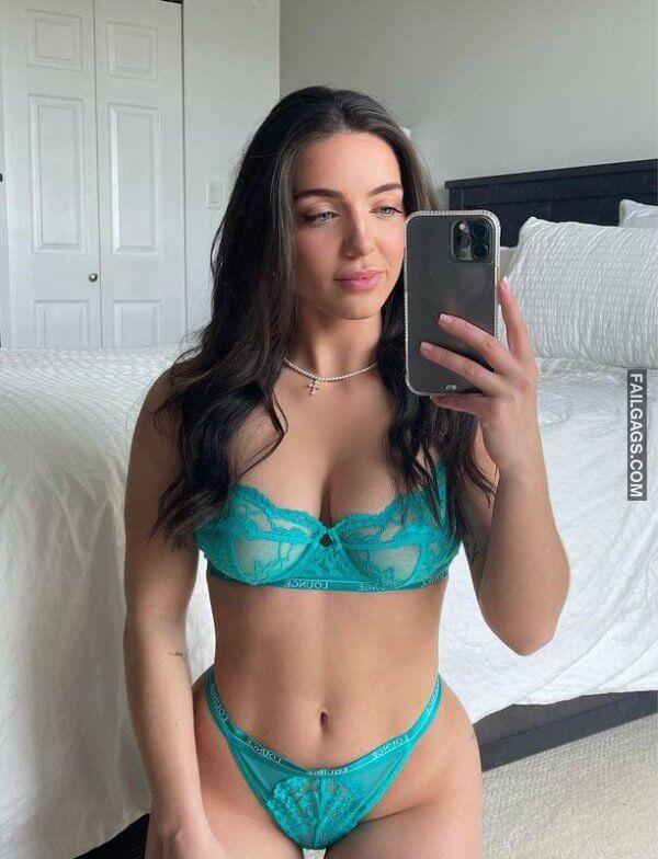 Sexy Girls With Hot Body Taking Mirror Selfie 3