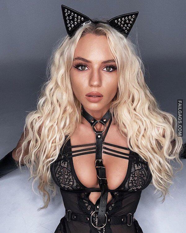 Sexy Womens With Big Boobs in Halloween Costume 2