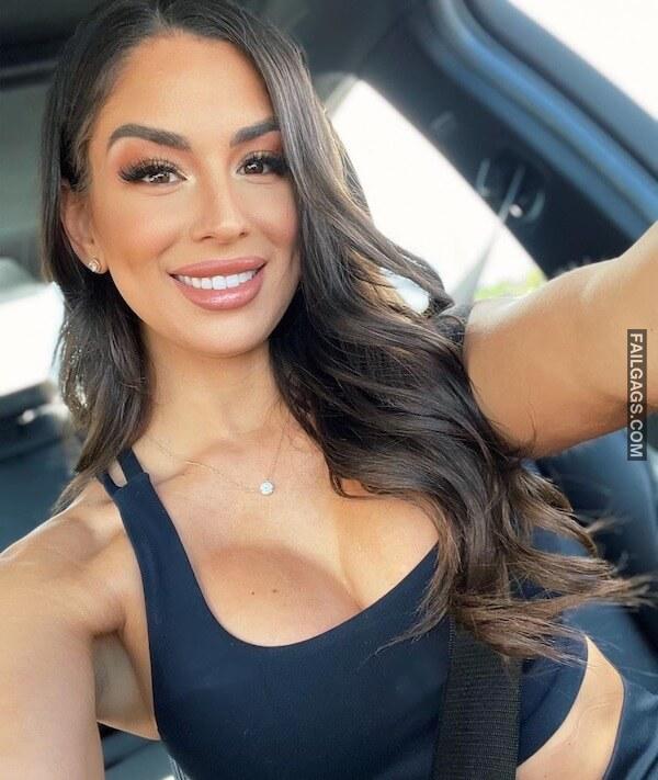 Super Hot Teen Girl Taking Car Selfies Showing Big Boobs 7