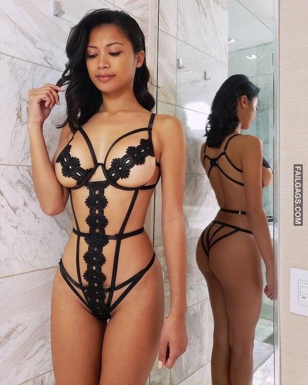 Sexy Big Ass Girls Showing Big Butt 8