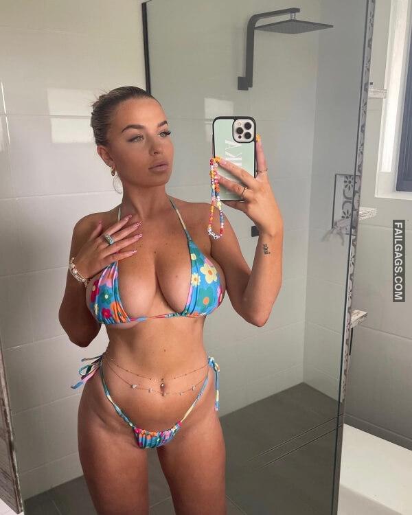 Cute Busty Teen Girls Taking Mirror Selfie 9