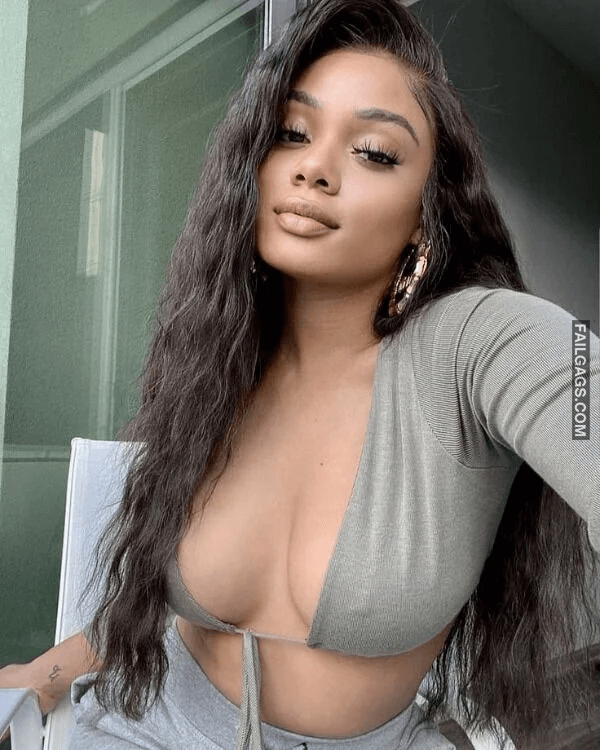 Beautiful Busty Teen Girls Showing Deep Cleavage 3