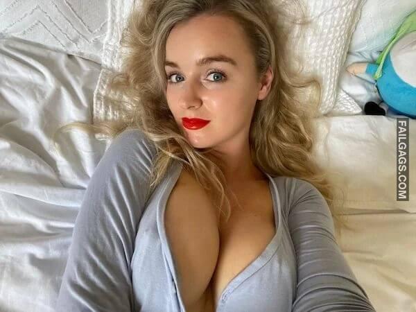 Beautiful Busty Girls Showing Hot Body 4