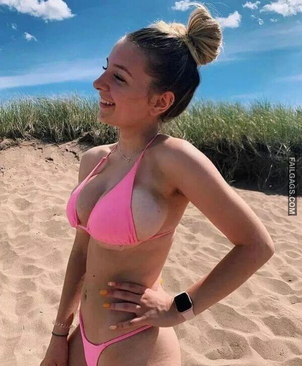 Hot Busty College Girls Showing Side Boobs 6