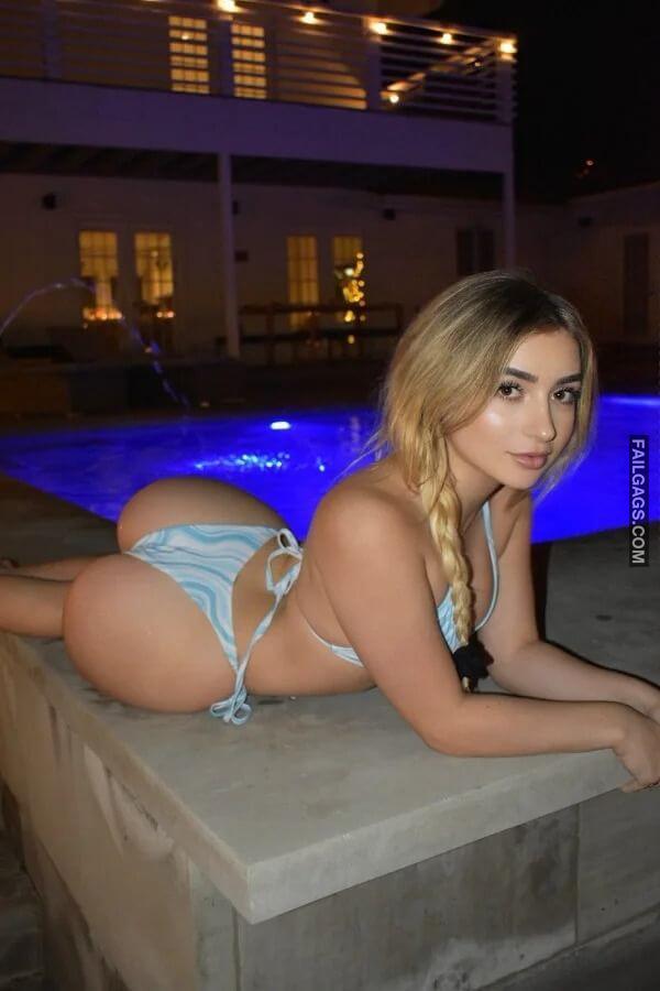 Hot Teen Girls in Bikini Showing Big Ass 10