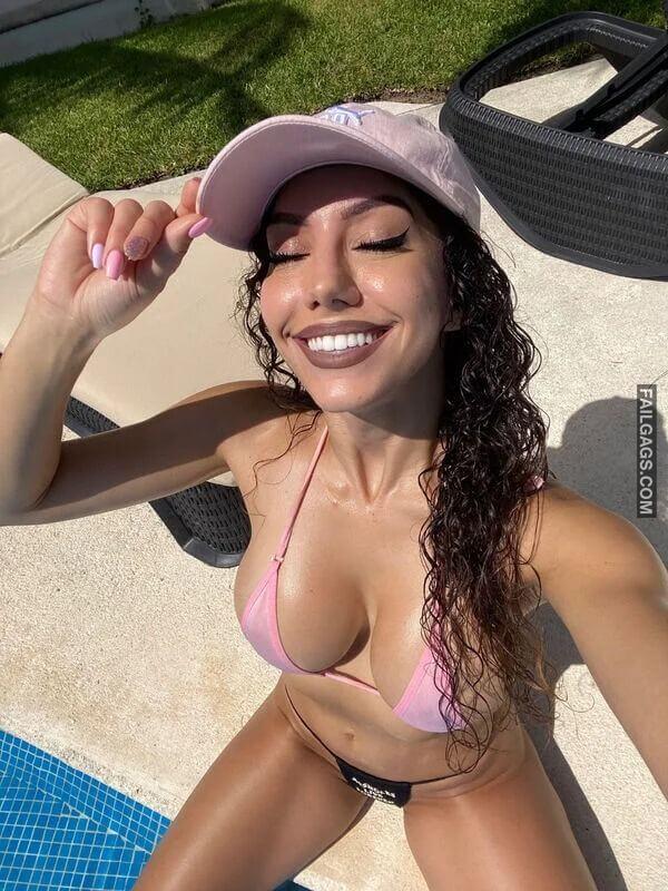 Sexy Big Boobs Brunette Girl Showing Deep Cleavage 11