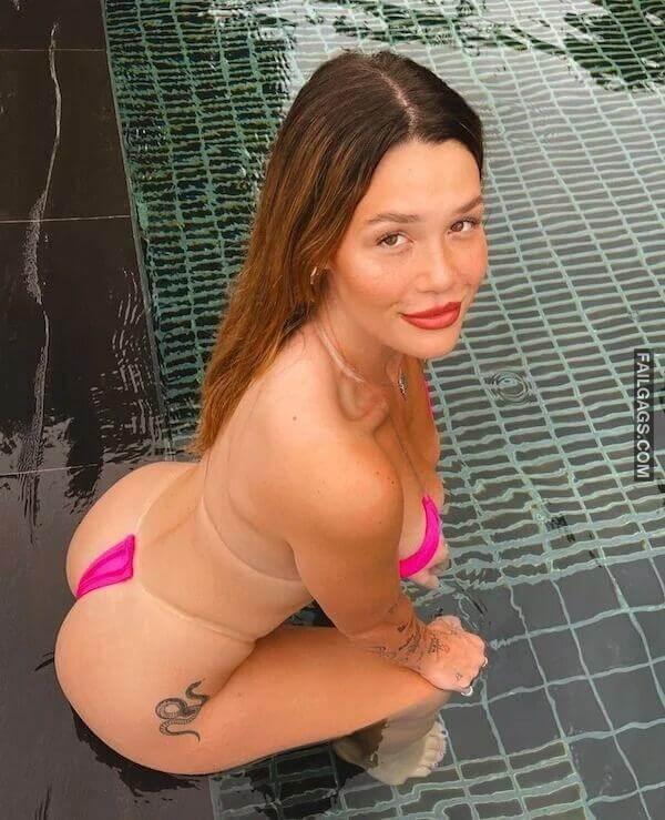 Hot Girls Bend at the Waist Showing Big Ass 1