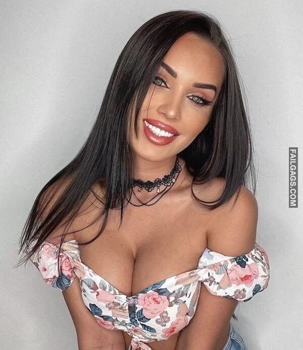 Sexy Red Lips Girls With Big Boobs 15