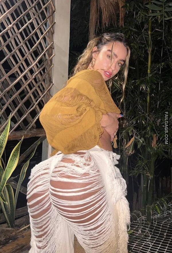 Sexy Big Booty Girls Bend at the Waist 4