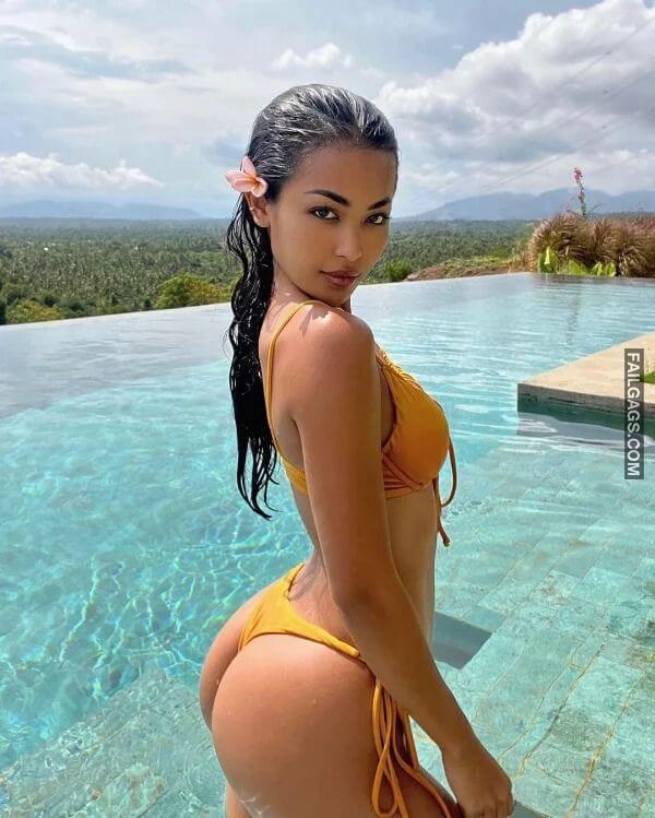 Sexy Big Ass Young Girl in a Bikini 1