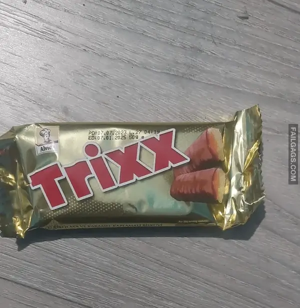 13 Hilarious Knockoff Fails That Vaguely Resemble Famous Brands (2)